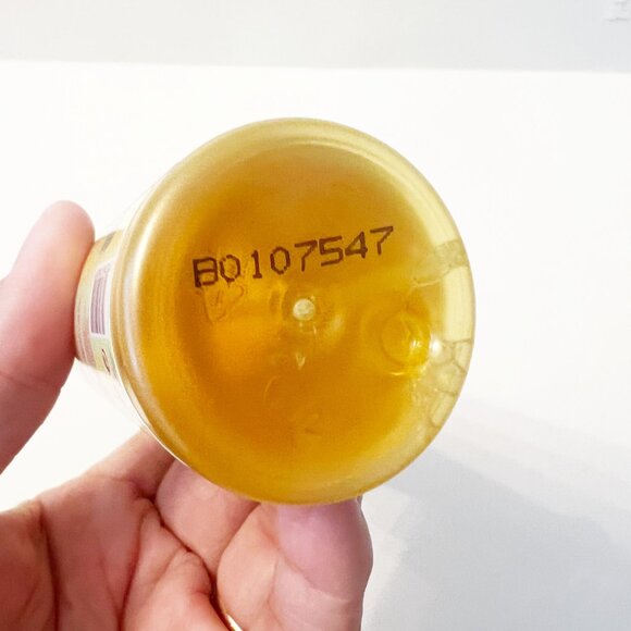 Revolution | Pineapple Brightening Makeup Fixing Spray - Picture 3 of 3